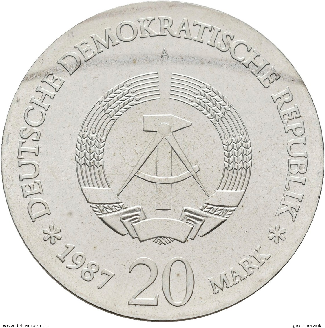 DDR: Typensammlung DDR aufbewahrt in 2 DUCAT-Albums. Kleinmünzen von 1 Pfennig bis 2 Mark sowie auge