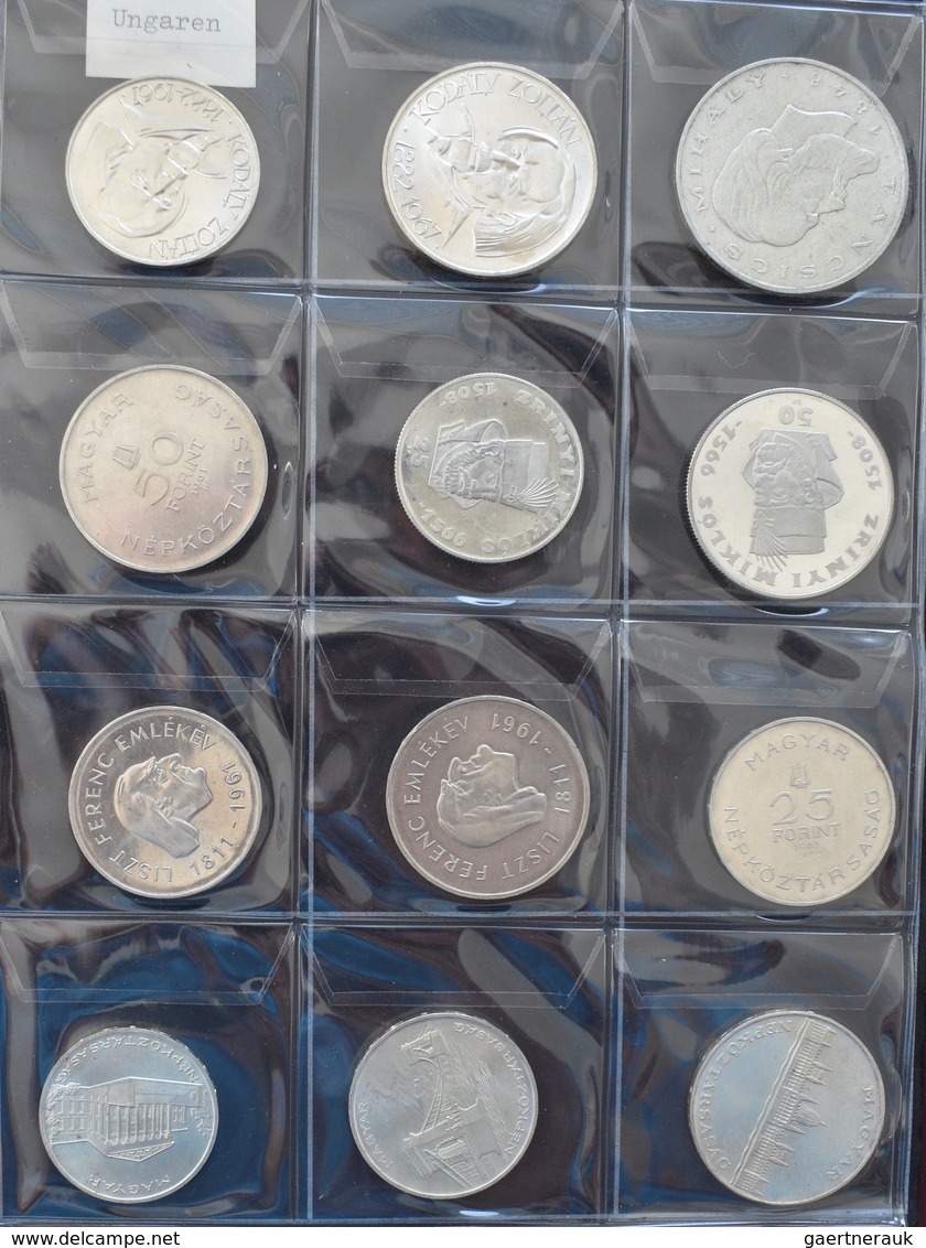 Alle Welt: Zwei Alben Voll Mit Münzen Aus Aller Welt. Dabei Silbermünzen Aus Australien, Belgien, Ts - Autres & Non Classés