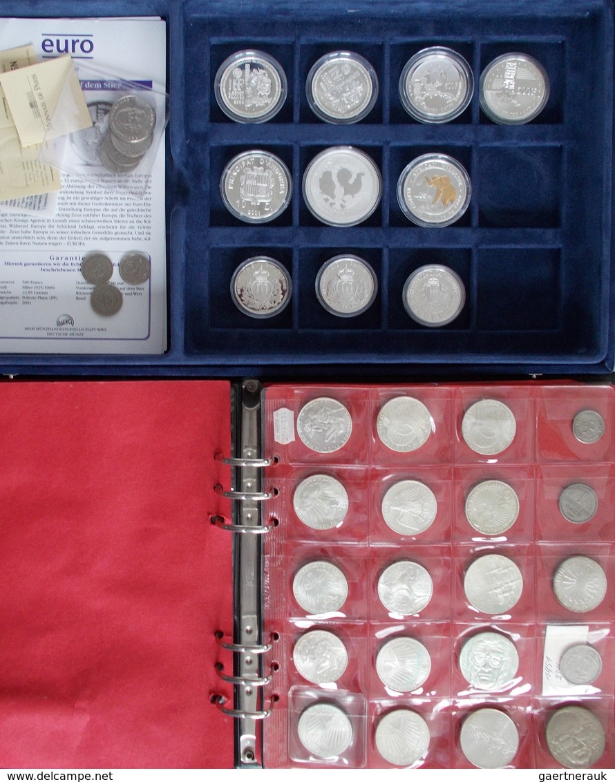 Alle Welt: Ein Münzenalbum Und Eine Box Mit Münzen Aus Aller Welt, Dabei Auch DM, Silbermünzen, DDR, - Altri & Non Classificati