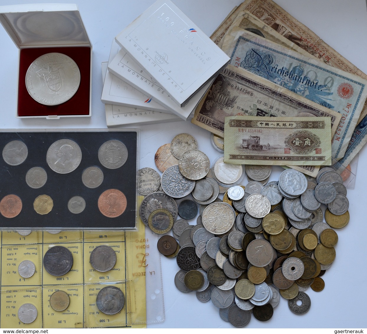 Alle Welt: Kleine Sammlung Diverser Münzen Aus Aller Welt, Dabei Ein Paar Silbermünzen Wie 20 Balboa - Otros & Sin Clasificación