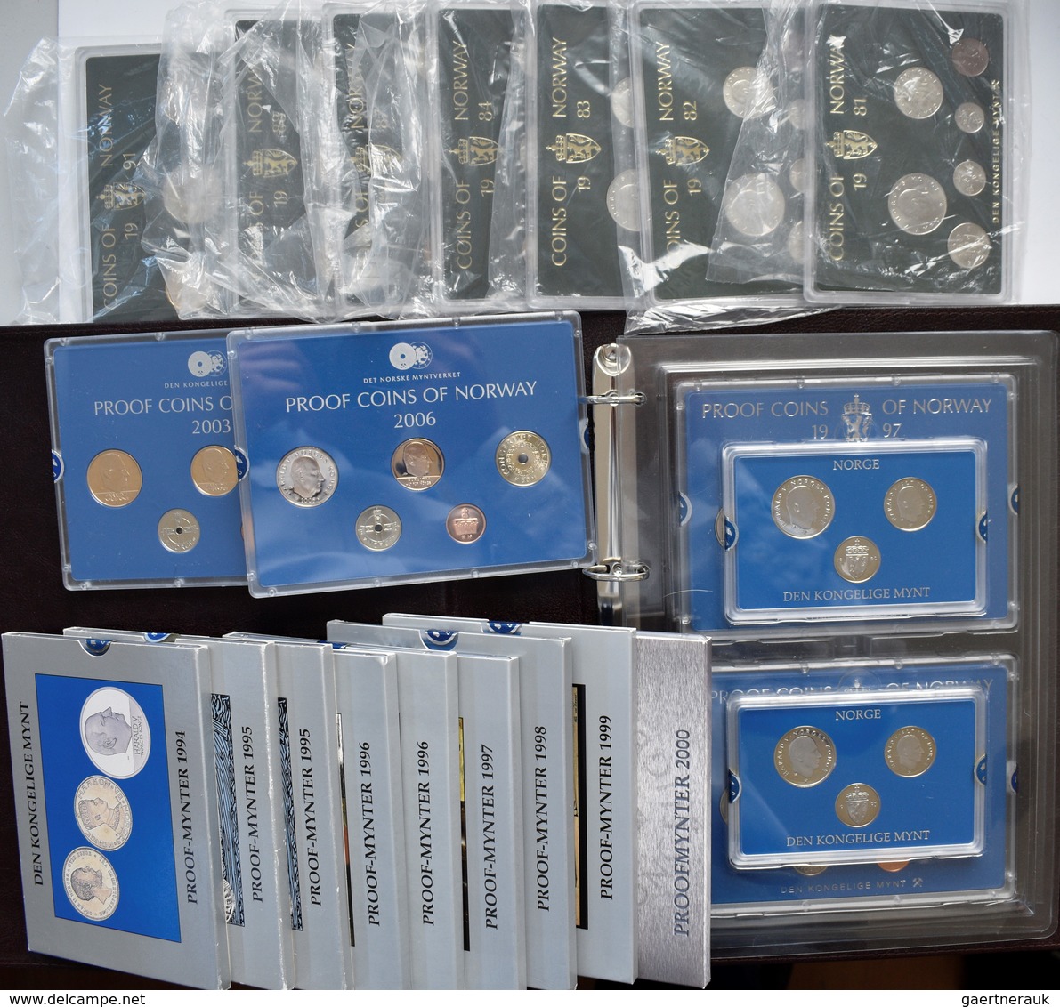 Norwegen: Sammlung 24 Diverse Kursmünzensätze Aus Norwegen. Dabei Beide Qualitäten Bankfrisch Und Po - Norvegia