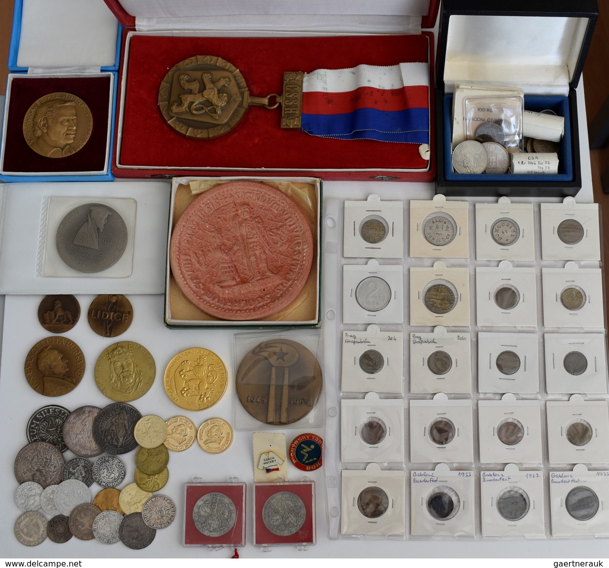 Medaillen: CSSR: Ein Lot An Medaillen, Jetons, Abzeichen Sowei Ein Paar Münzen Aus Der Tschechoslowa - Sin Clasificación