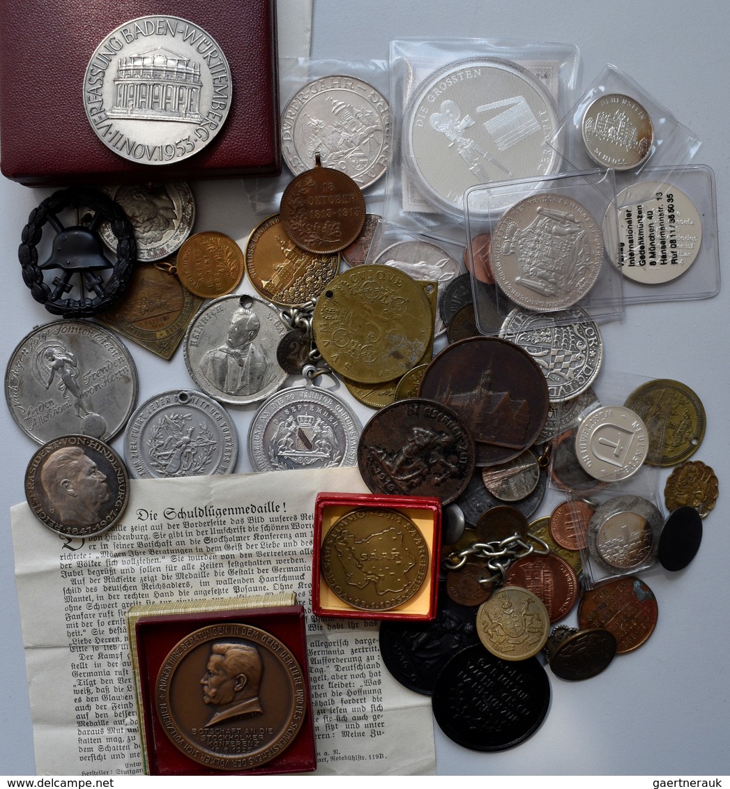 Medaillen Alle Welt: Lot Ca. 50 Stück, überwiegend Medaillen, Aber Auch Abzeichen, Anhänger, Knöpfe - Sin Clasificación