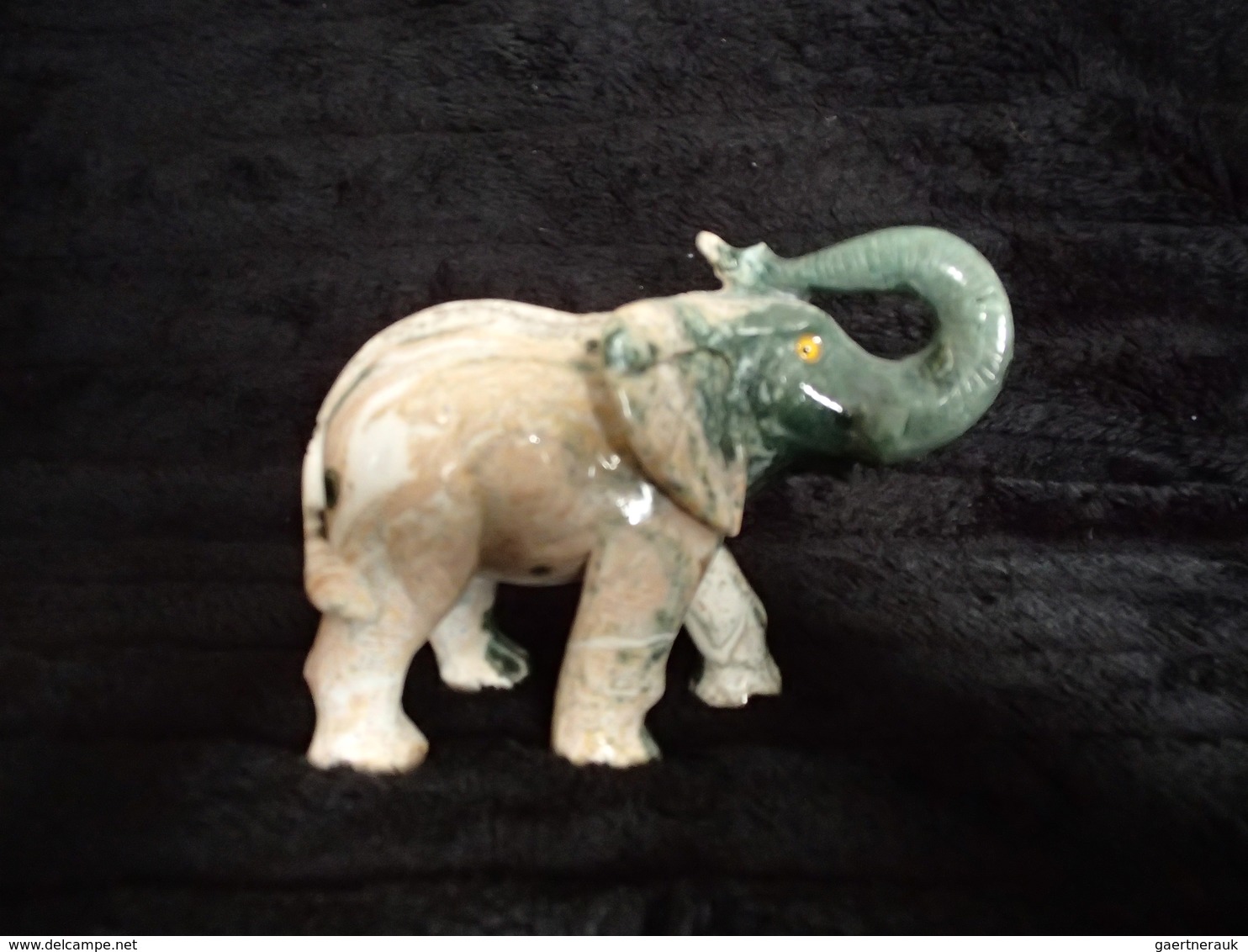 Varia, Sonstiges: EDELSTEIN-ELEFANTEN: unglaubliche Sammlung von 122 herrlichen Elefantenfiguren aus