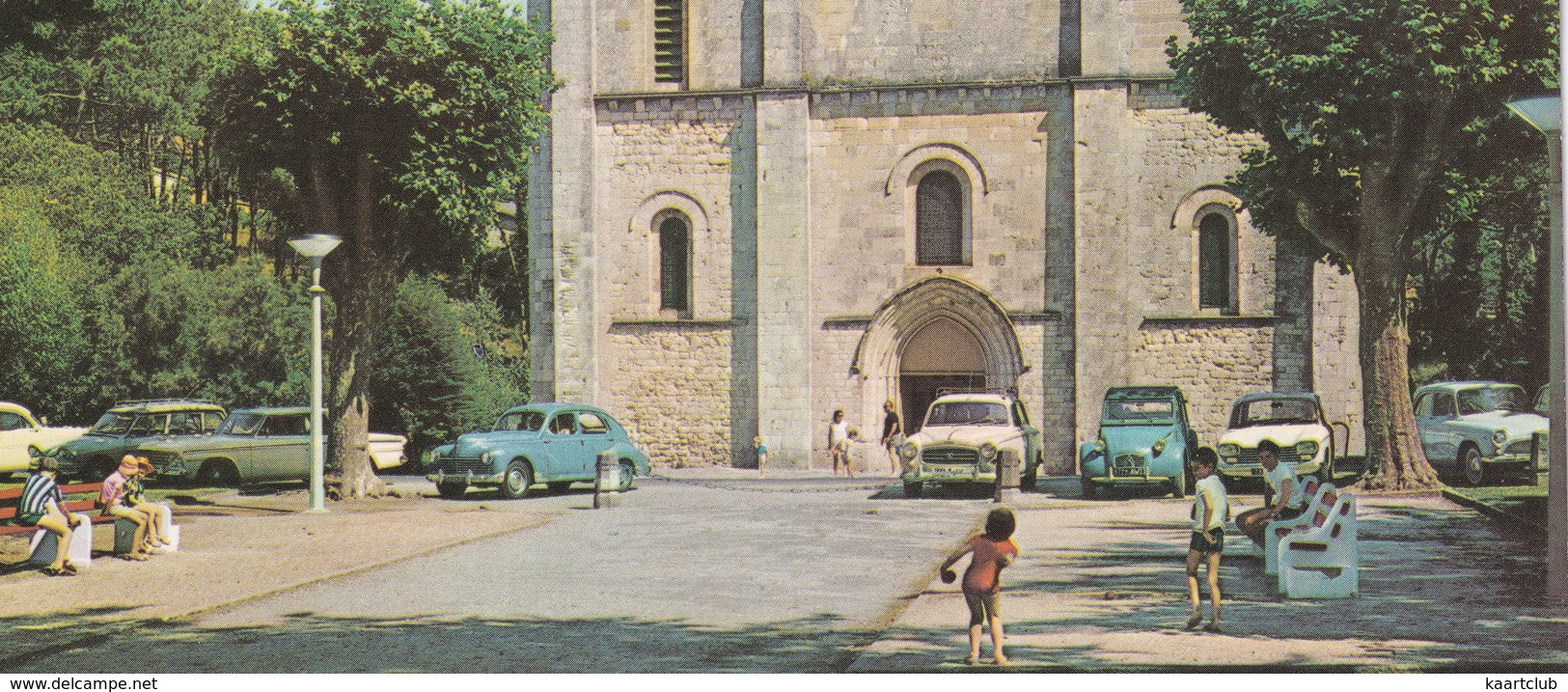 Soulac-sur-Mer: RENAULT RAMBLER, PEUGEOT 203, 204 CONVERTIBLE, CITROËN 2CV, AMI BREAK, SIMCA P60 - Basilique Notre-Dame - Toerisme