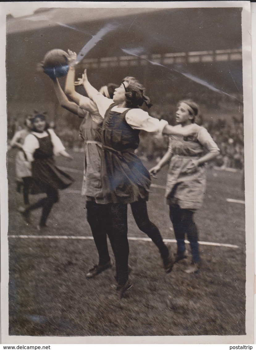 PRINCE AT LONDON SPORTS FESTIVAL NETBALL WOOD CLOVE SCHOOL PAGES WALK SCHOOL STA20 * 15 CM Fonds Victor FORBIN 1864-1947 - Deportes