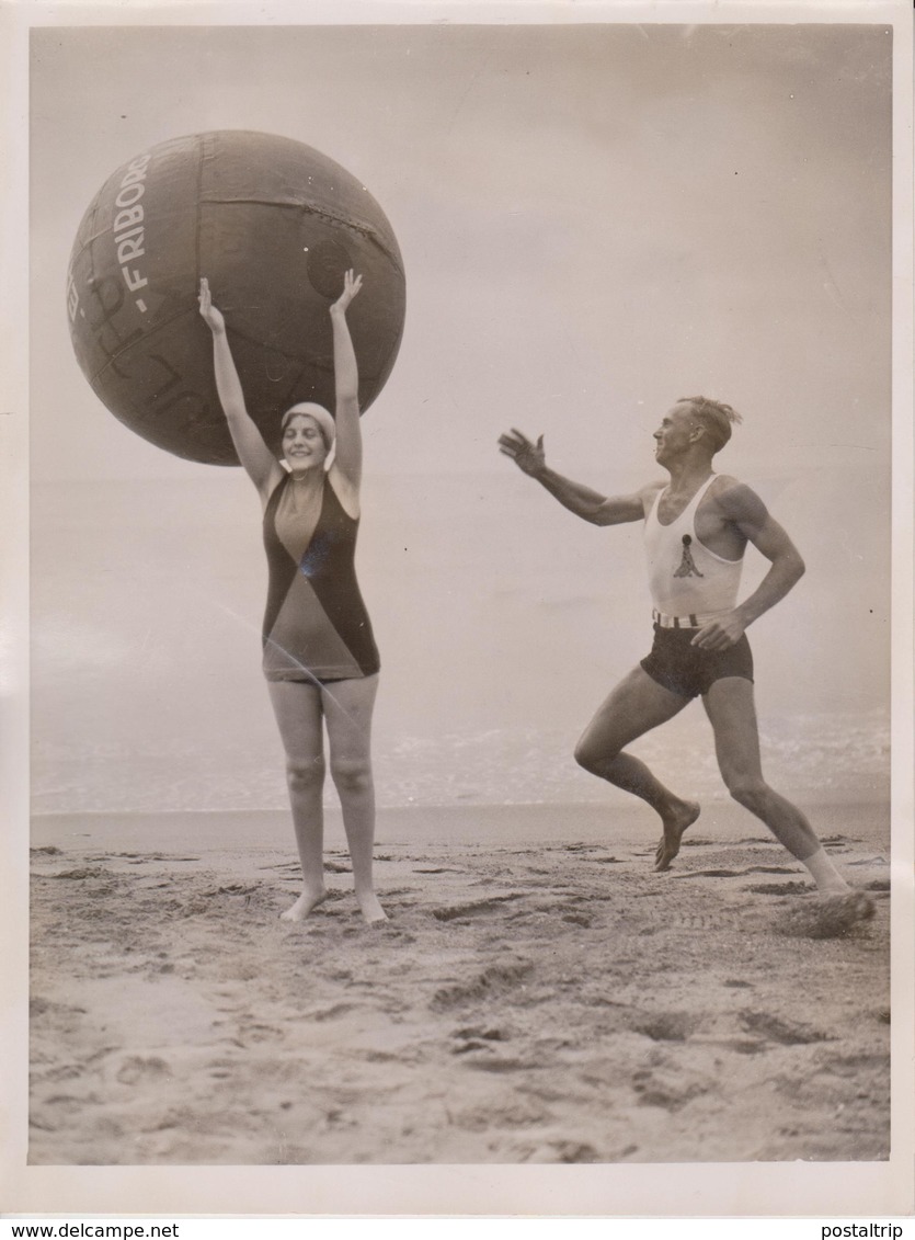 CANNES FRANCE PUSH BALL PHYSICAL CULTURE  CULT ON THE BEACH  20 * 15 CM Fonds Victor FORBIN 1864-1947 - Lugares