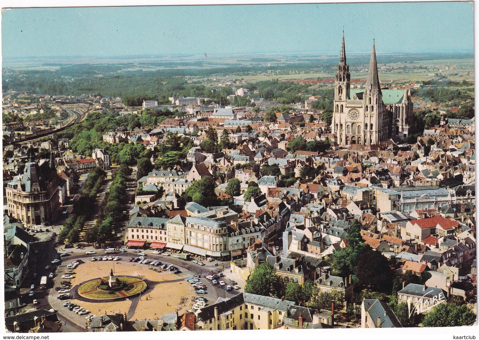 Chartres - La Place Des Epars Et La Cathédrale - Vue Aérienne, Pilote Et Opérateur R. Henrard - (Eure-et-Loir) - Chartres