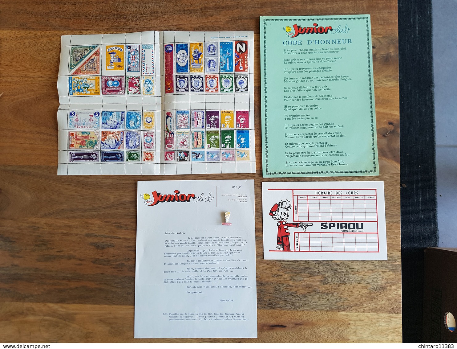 Feuillet De Faux Timbres (Supplément Gratuit à Spirou 1961) Distribué Par "ESSO" + Pin's émaillé + Divers - RARE - Stripsverhalen