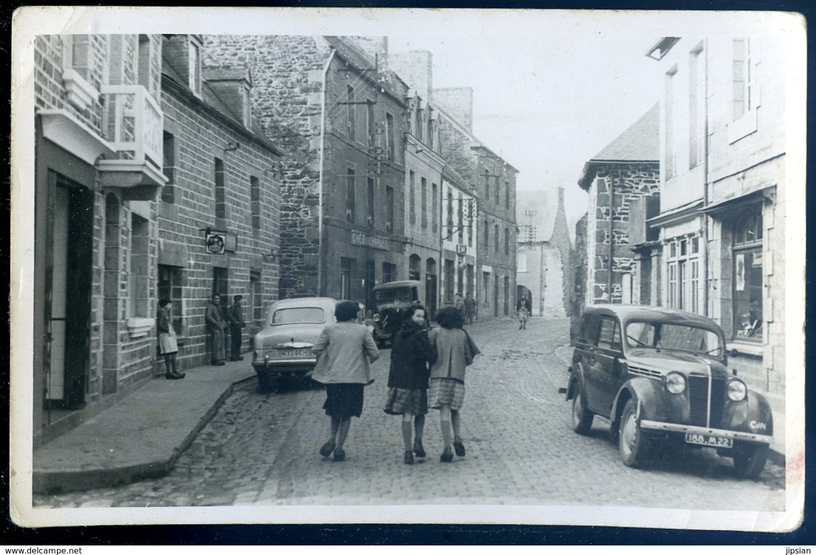 Cpsm Du 22 Belle Isle En Terre Une Vue Du Bourg      AFS5 - Autres & Non Classés