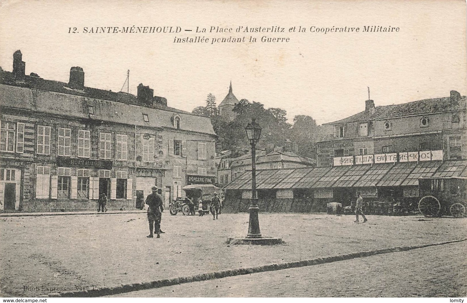 51 Sainte Menehould La Place D' Austerlitz Et La Cooperative Militaire Installée Pendant La Guerre Cpa Carte Animée - Sainte-Menehould