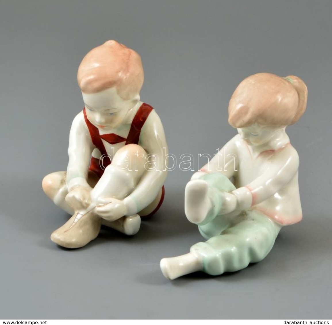 Aquincumi Porcelán Figura, Kézzel Festett, Jelzett, Kis Kopásnyomokkal, M: 10 Cm - Autres & Non Classés