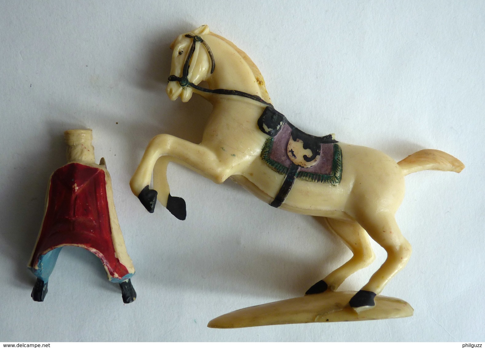 FIGURINE JIM SAPHI SUR CHEVAL CABRE - Militaires