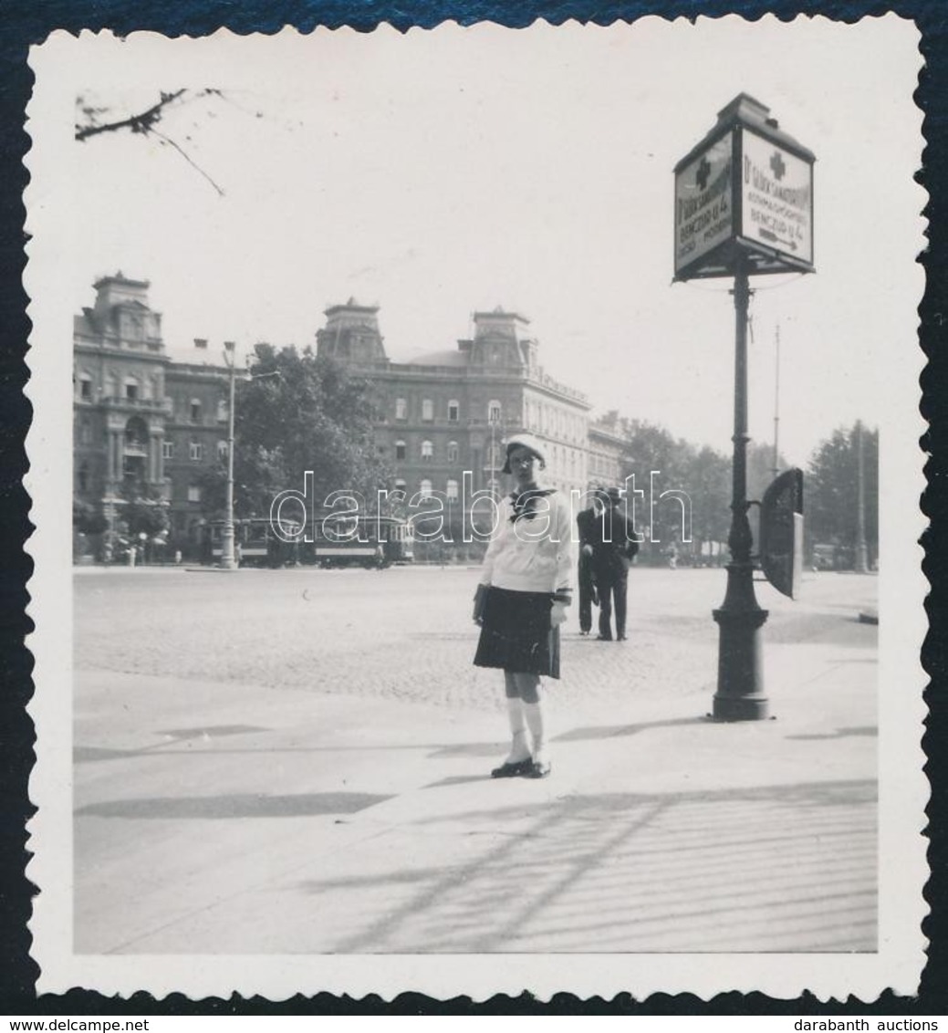 Cca 1930 Budapest, Kodály Körönd, Villamos és A Dr. Glück Szanatórium Reklámoszlopa, Fotó, 6×6 Cm - Andere & Zonder Classificatie