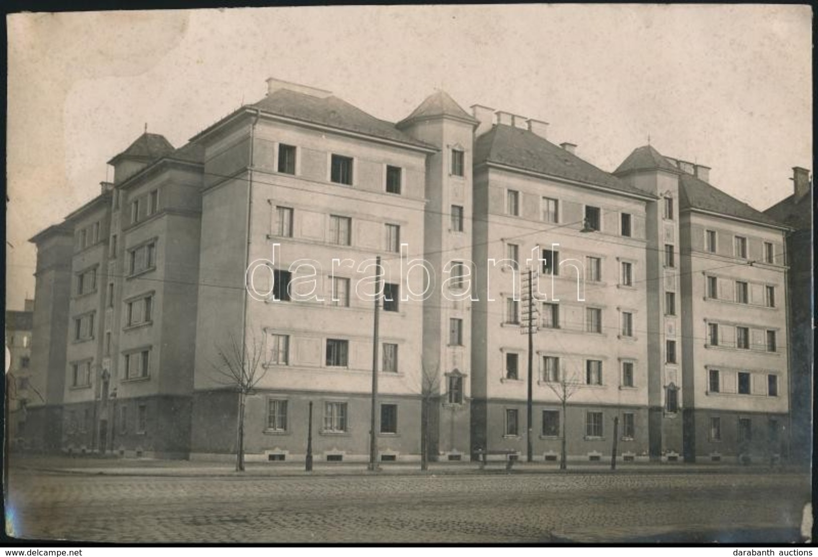 Cca 1920-1930 Budapest, Épületek A Váci úton, 2 Db Fotó, Egyik Foltos, 12,5x14,5 és 15x23 Cm - Andere & Zonder Classificatie