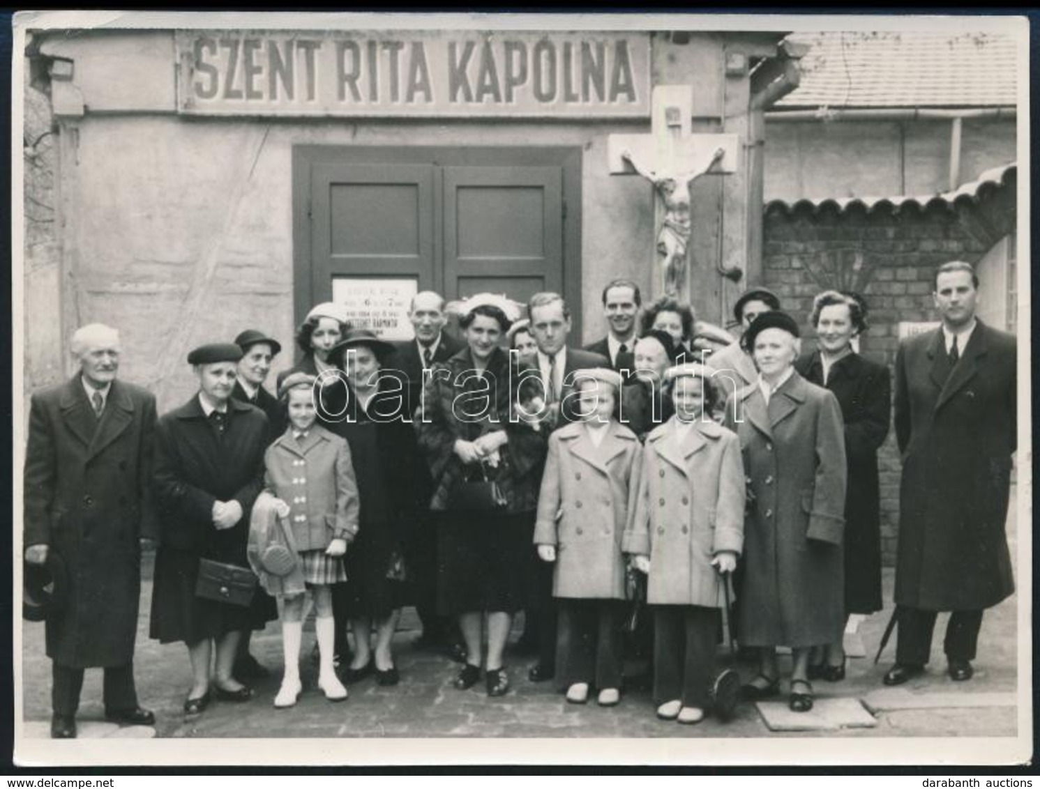 1962 Bp., VIII. Ker., Szent Rita Kápolna, Csoportkép, Fotó, Hátulján Feliratozva, 13×17,5 Cm - Andere & Zonder Classificatie