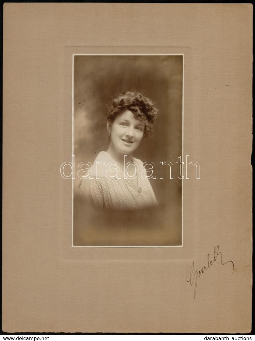 Cca 1910-1920 Hölgyportré, Kartonra Kasírozott Fotó, Goszleth Műterméből, Aláírt, 19×11 Cm - Andere & Zonder Classificatie