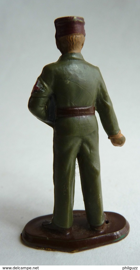 FIGURINE QUIRALU PLASTIQUE ARMEES MODERNES OFFICIER SOCLE Marron 60's Pas Starlux Clairet Cyrnos - Army