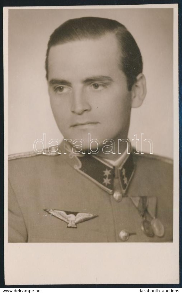 1943 Tornyos Ödön, A M. Kir. Honvédség Repülős Főhadnagya Kitüntetésekkel, Pecséttel Jelzett Fotólap, 13,5×8,5 Cm - Other & Unclassified
