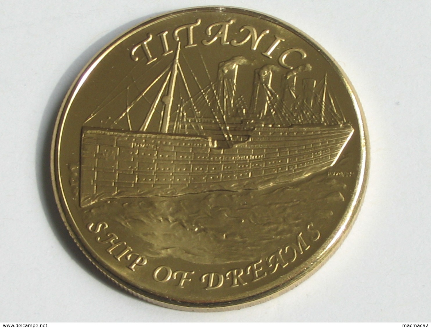 Très Belle Médaille TITANIC Avec Son Support -Ship Of Dreams  **** EN ACHAT IMMEDIAT **** - Firma's