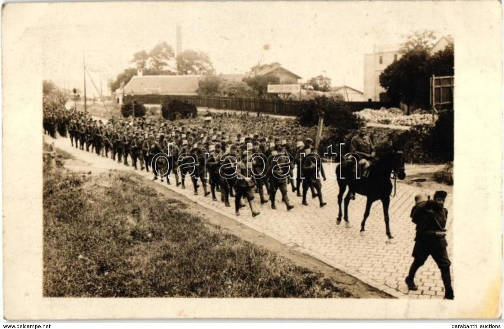 * T2/T3 Budapest III. Bécsi út, Labor Gyógyszer- és Vegyészetigyár Rt. Telepe Előtt Vonuló Magyar Katonák. Schäffer Phot - Non Classés