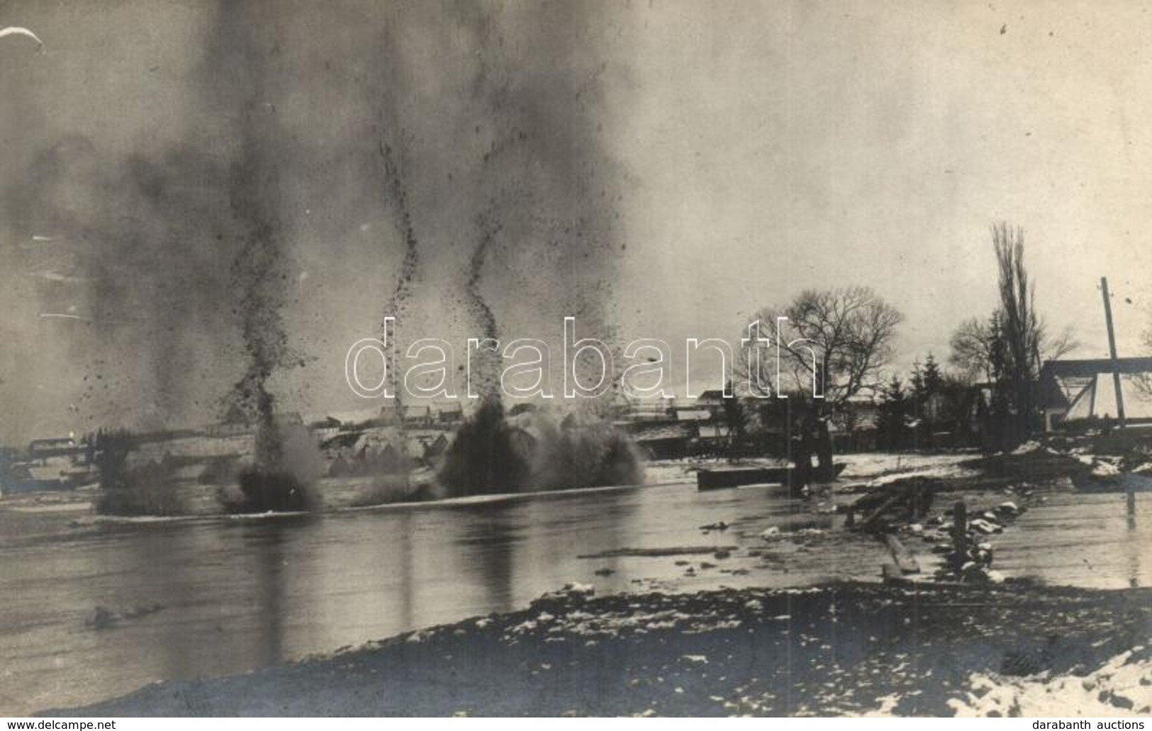 * T2/T3 Maros, Mures; Jégrobbantás Télen / Detonating The Ice Of The Frozen River. Photo - Zonder Classificatie