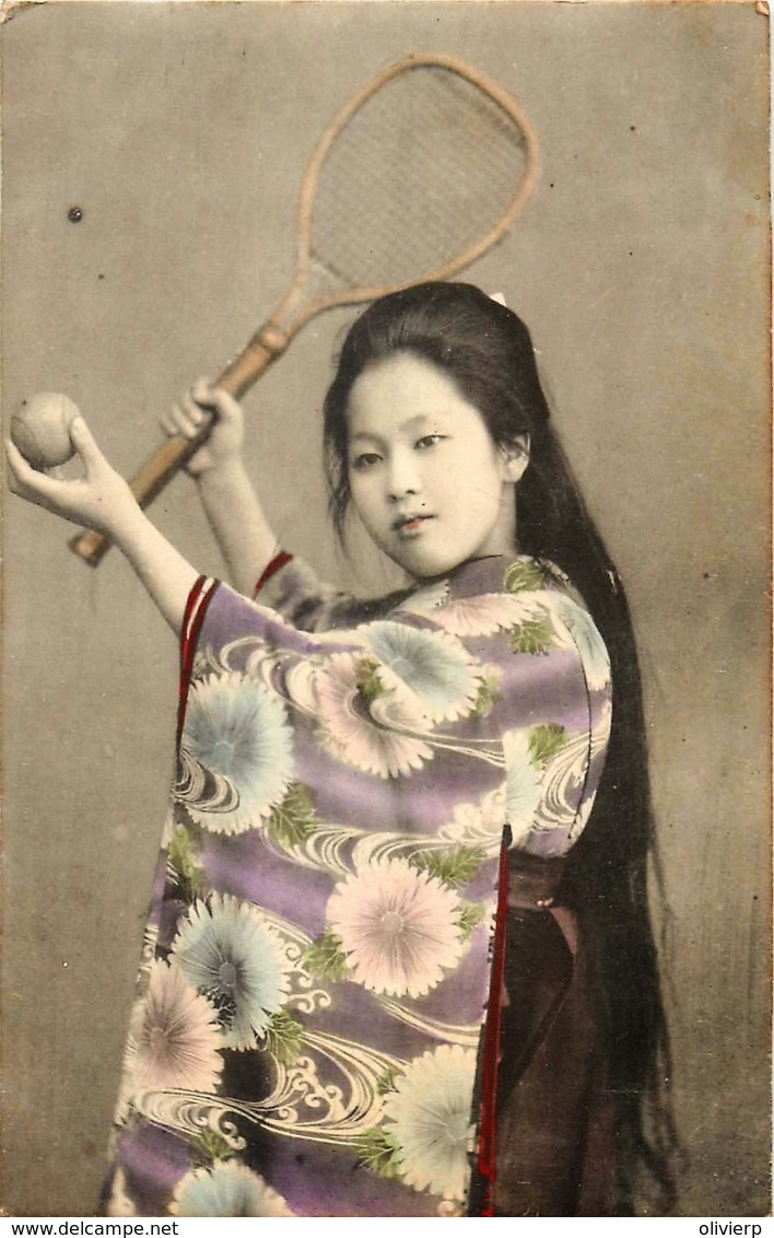 Japon - Geisha Jouant Au Tennis - Autres & Non Classés