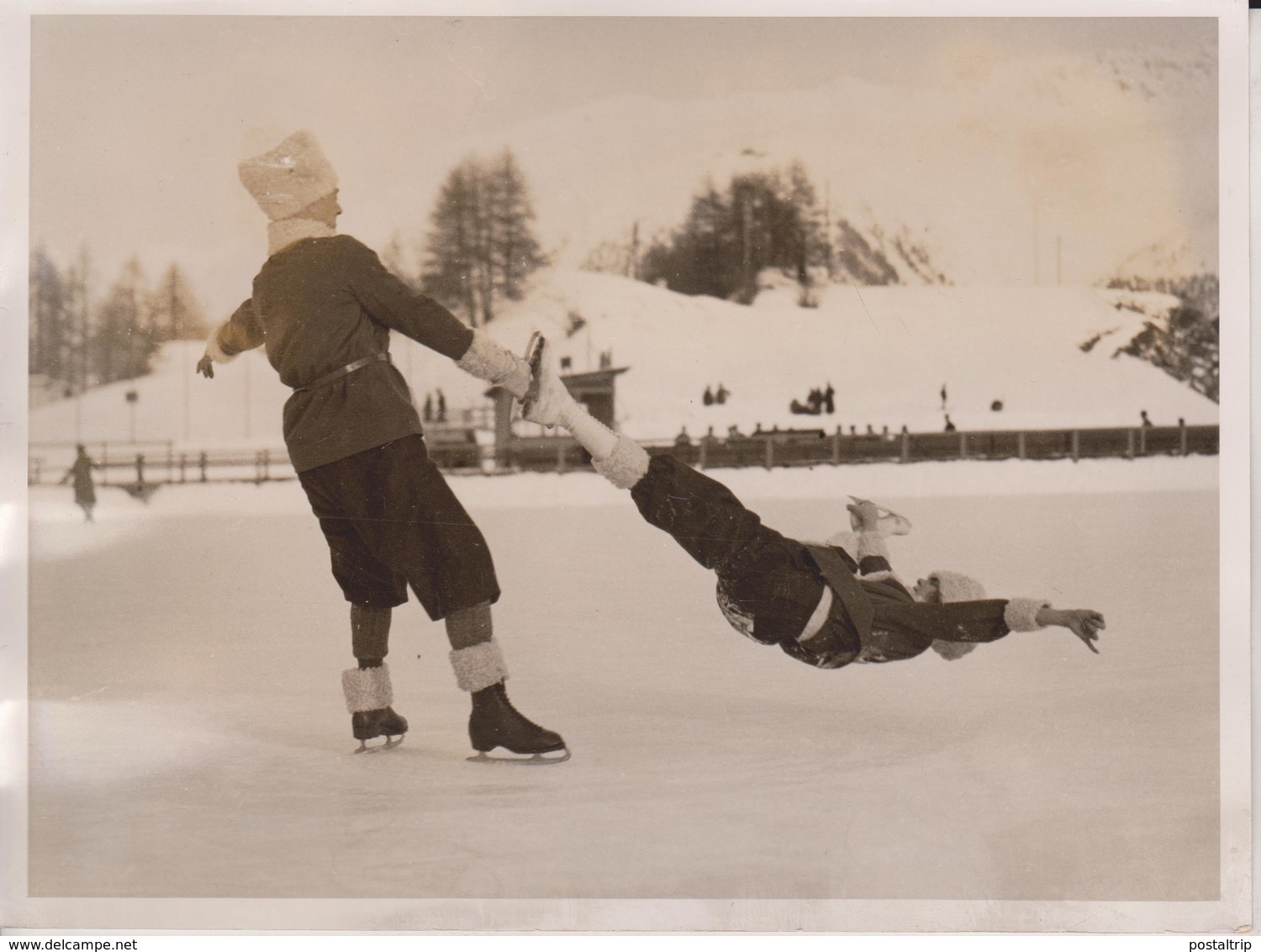 SWISS  ST MORITS SWITZERLAND FANCY SKATING MR PHIL TAYLOR MISS FREDA WHITAKER   20 *15 CM Fonds Victor FORBIN 1864-1947 - Deportes