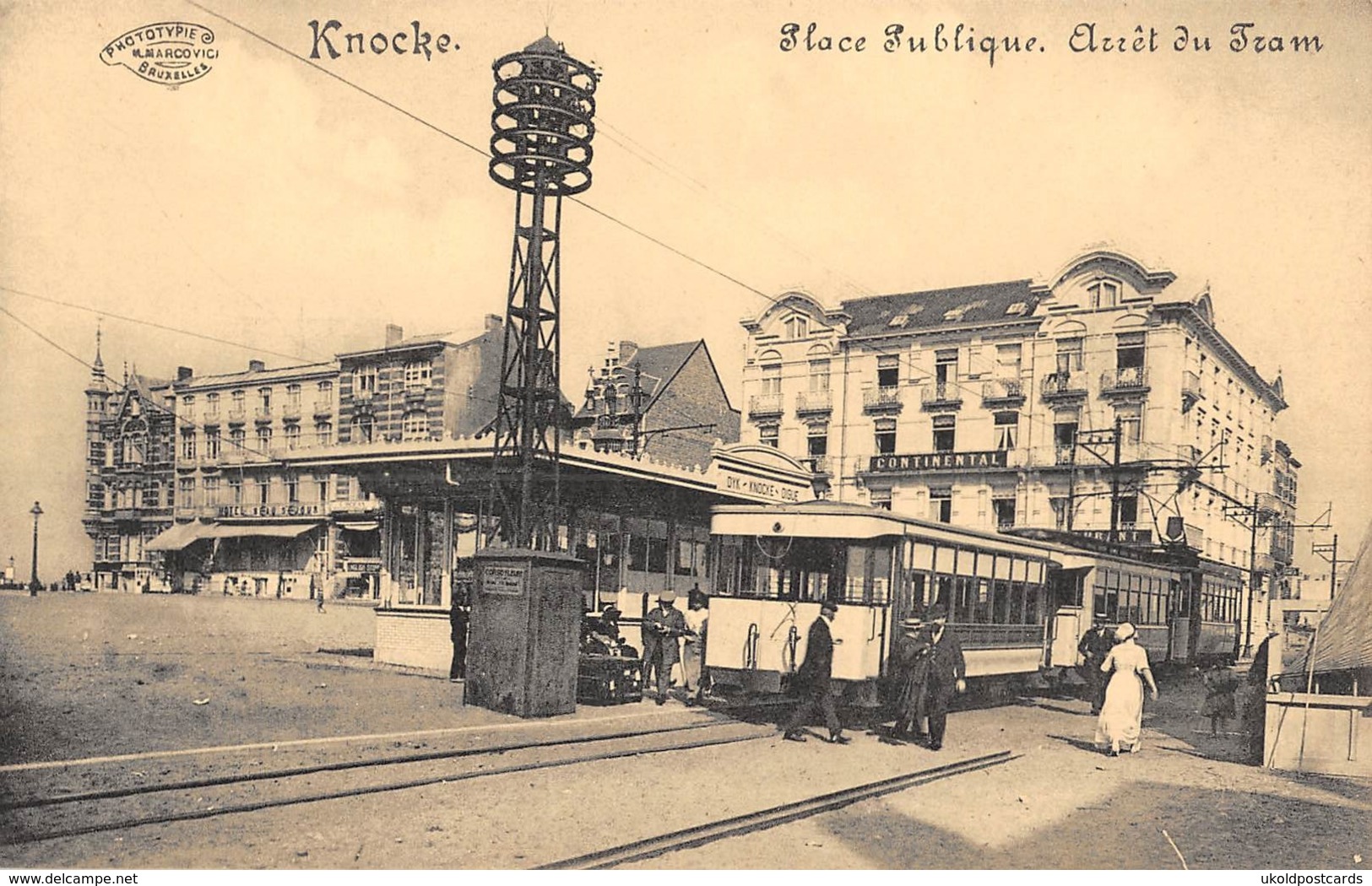 CPA -  Belgique, KNOKKE /  KNOCKE-SUR-MER, Place Republique, Arret Du Tram - Knokke