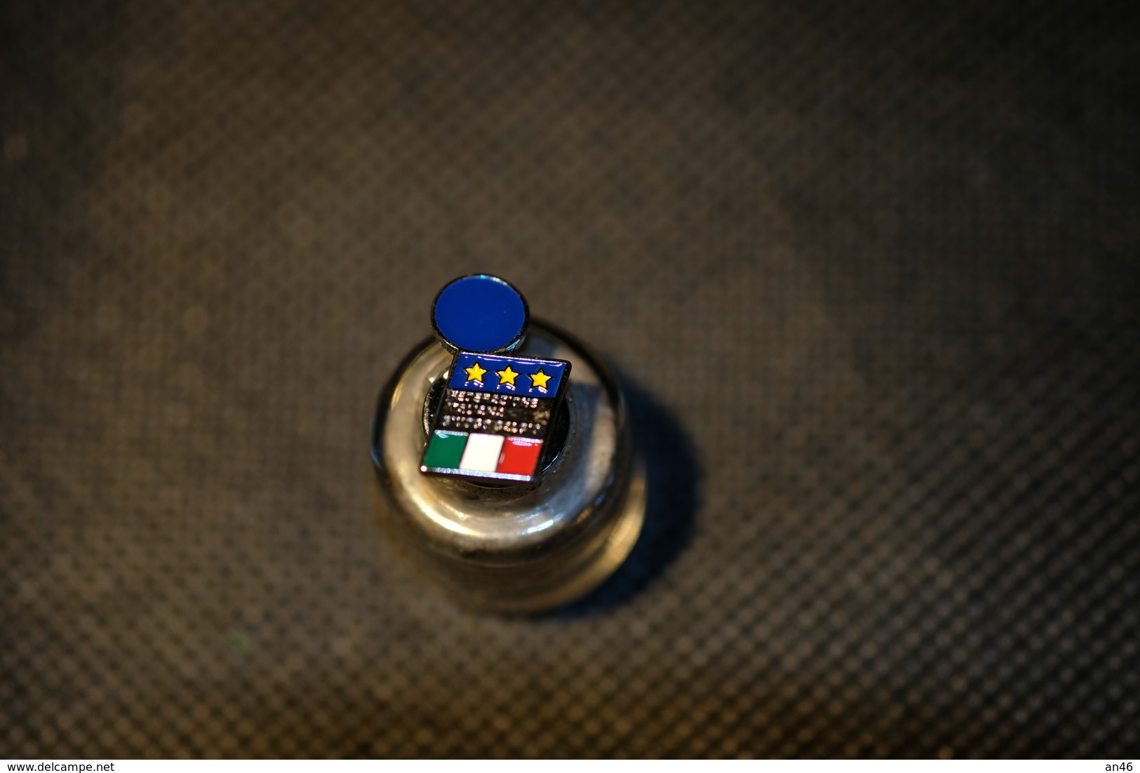 Pin's--"Federazione Italiana Giuoco Calcio" Le Immagini Non Rendono La Vera Bellezza Dell'oggetto- -Integro E Completo- - Supplies And Equipment