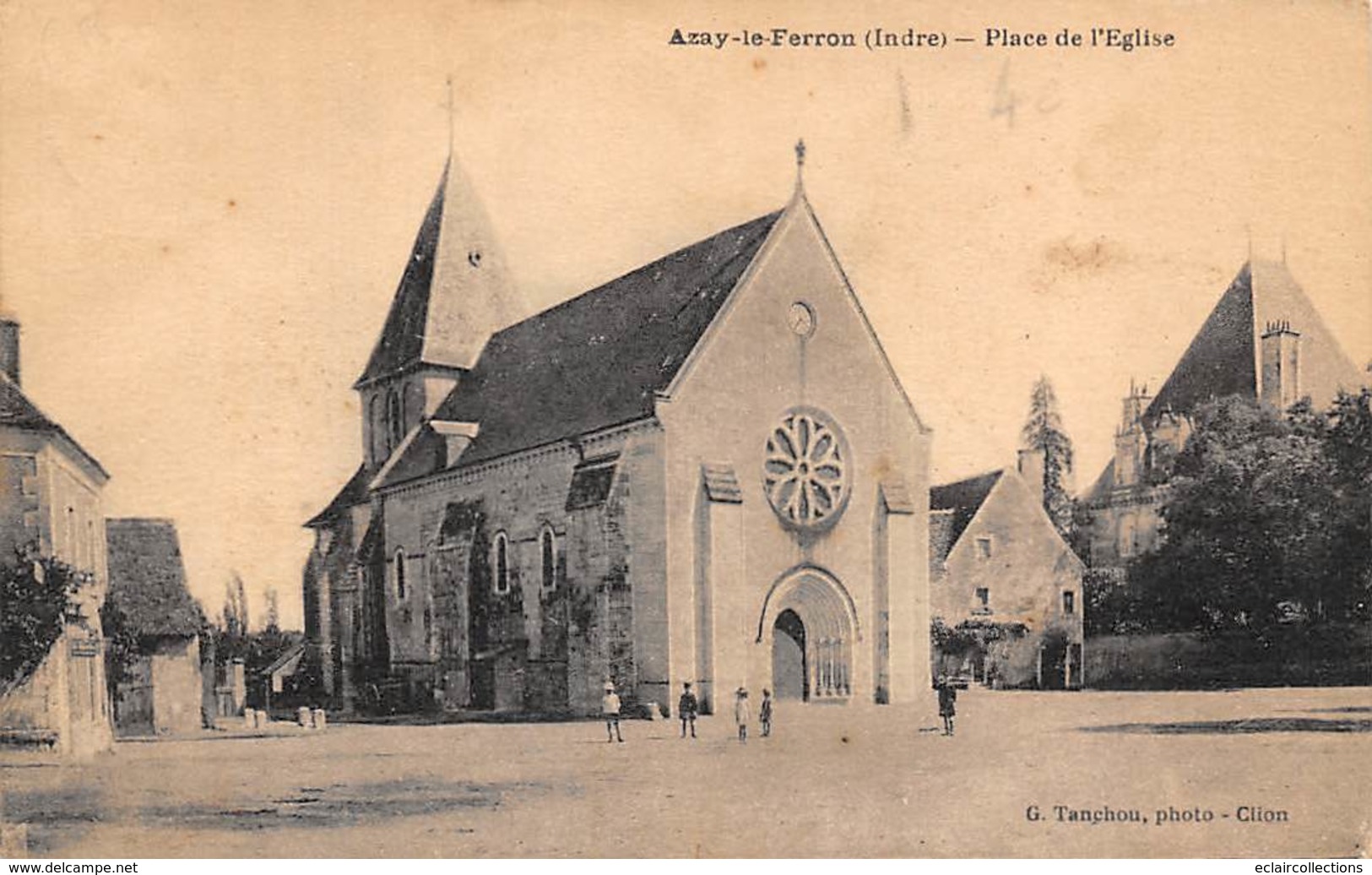 Azay Le Ferron          36      Place De L'Eglise      (voir Scan) - Autres & Non Classés