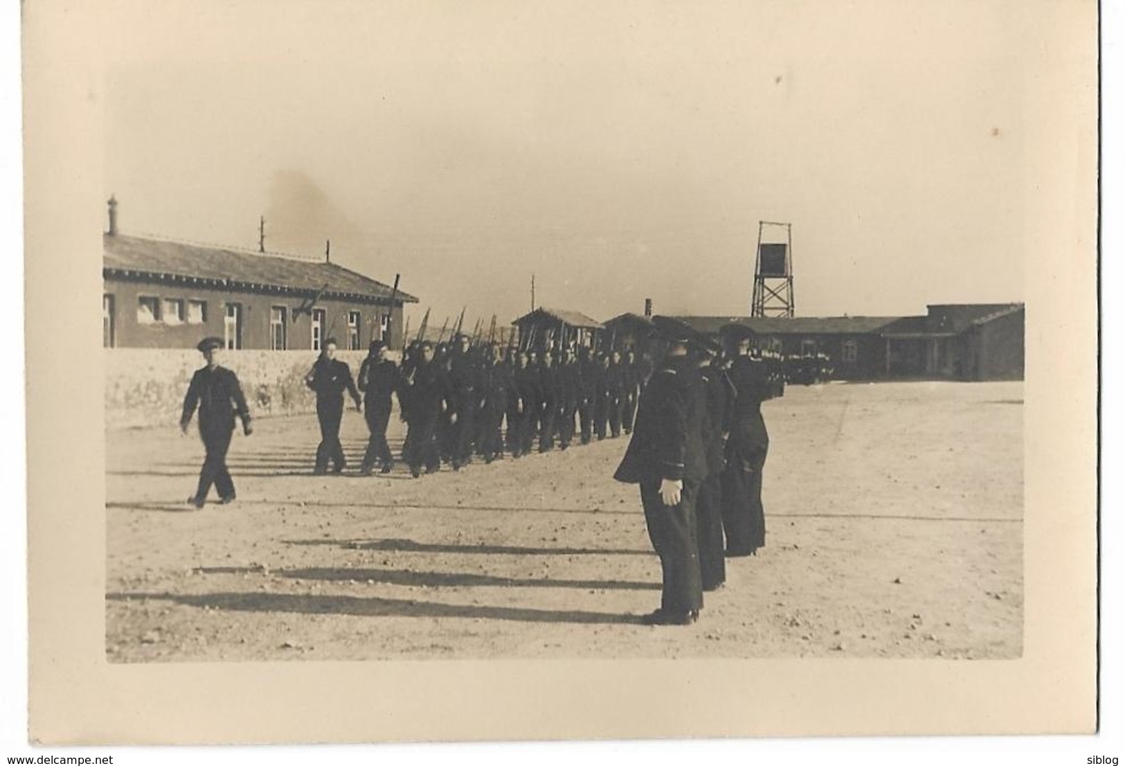 PHOTO  - FREJORGUES - Souvenir D'une Prise D'armes - Ft 11 X 8,5 Cm - Guerra, Militari