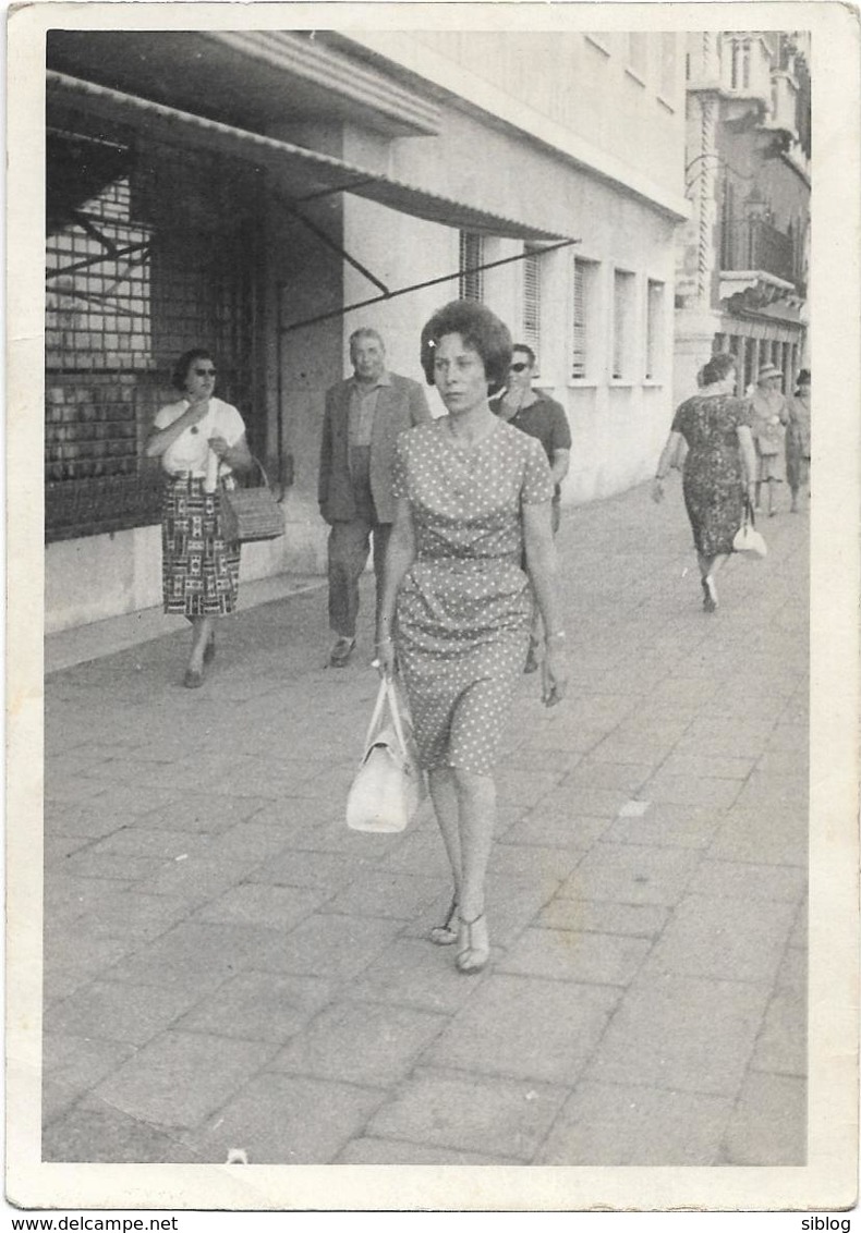 PHOTO  - Jeune Femme à VENISE  - Ft 15 X 10 Cm - Lieux