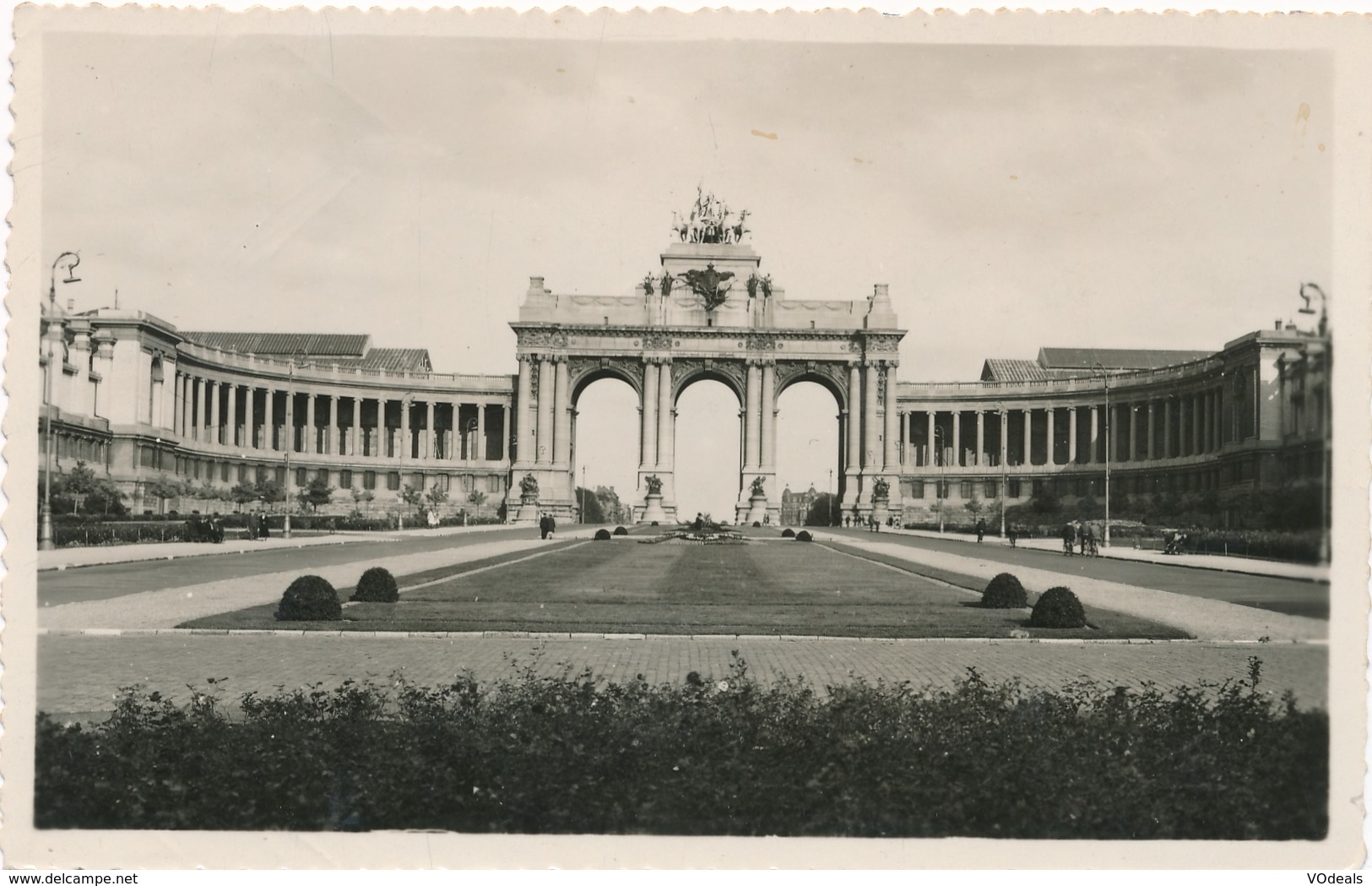 CPA - Belgique - Brussels - Bruxelles - Etterbeek - Arc Du Cinquantenaire - Etterbeek