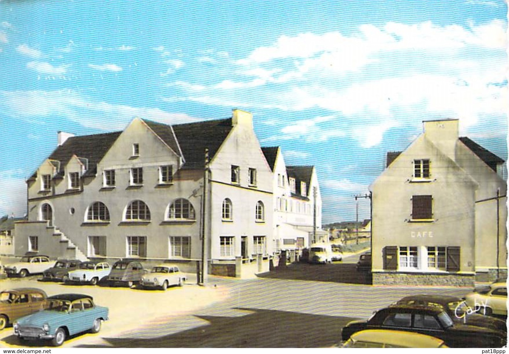 29 - DOSSEN Maison Familiale De Vacances ( Café - Automobiles Dont 2 CV CITROEN ) Jolie CPSM Dentelée GF Finistère - Autres & Non Classés