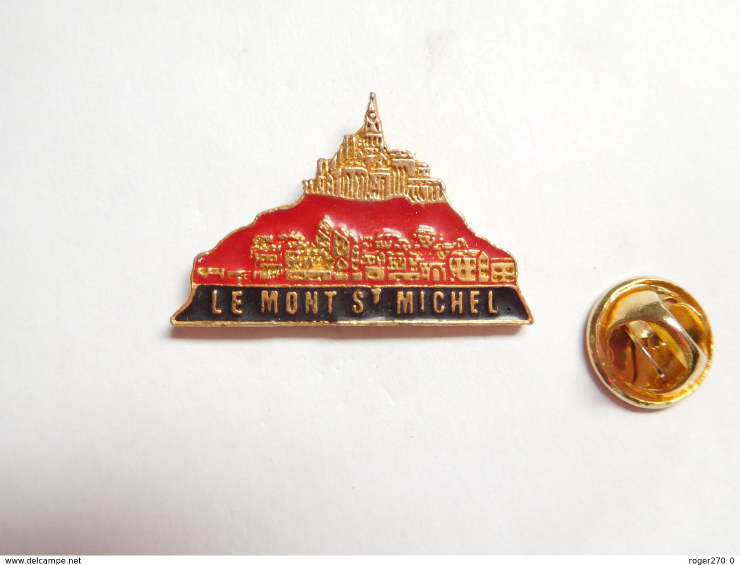 Beau Pin's En Relief , Le Mont Saint Michel , Signé YL - Cities