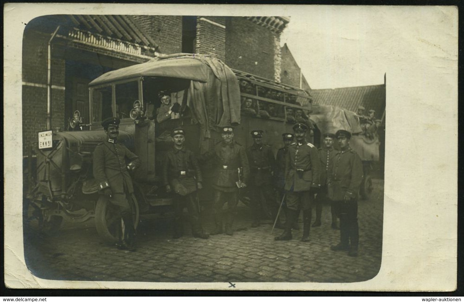 DEUTSCHES REICH 1915 (9.6.) S/w.-Foto-Ak.: LKW Der Etappen-Kraftwagen-Kolonne 51 M. Entspr. Schild Am Kühler + Viol. Neg - Auto's