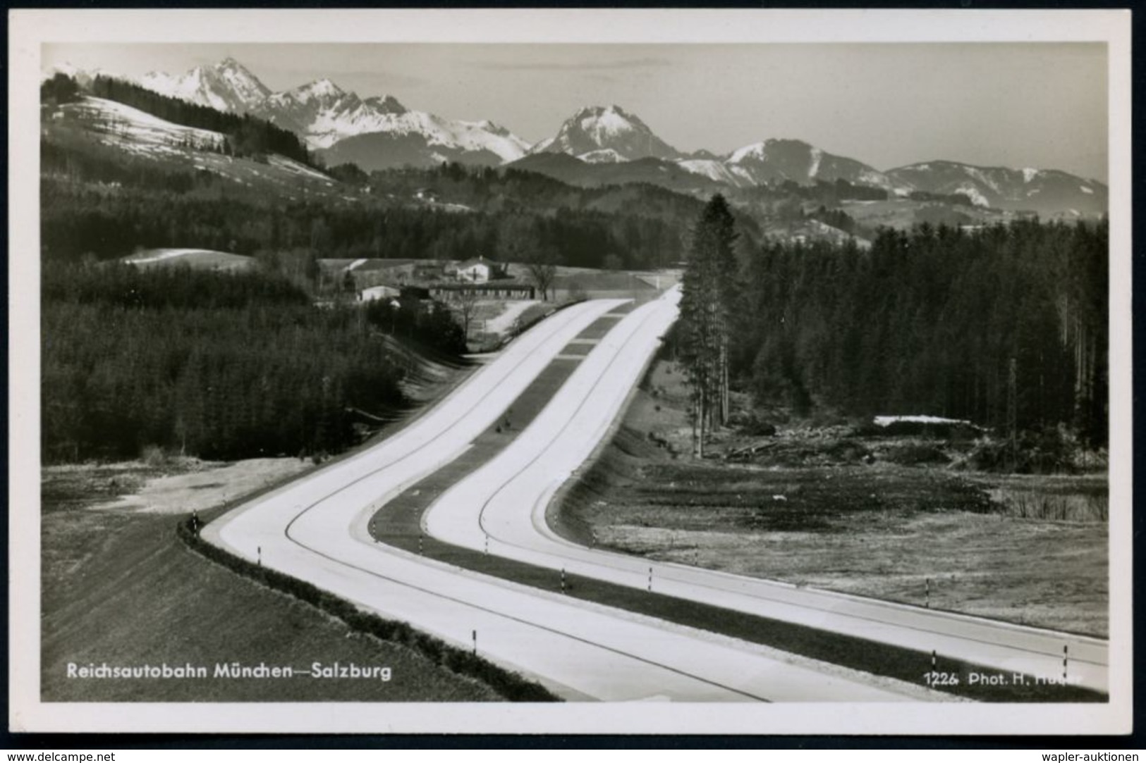 DEUTSCHES REICH 1938 (ca.) S/w.-Foto-Ak.: Reichsautobahn München - Salzburg (rs. Text) Ungebr. (Verlag Huber Nr.1226) -  - Autos