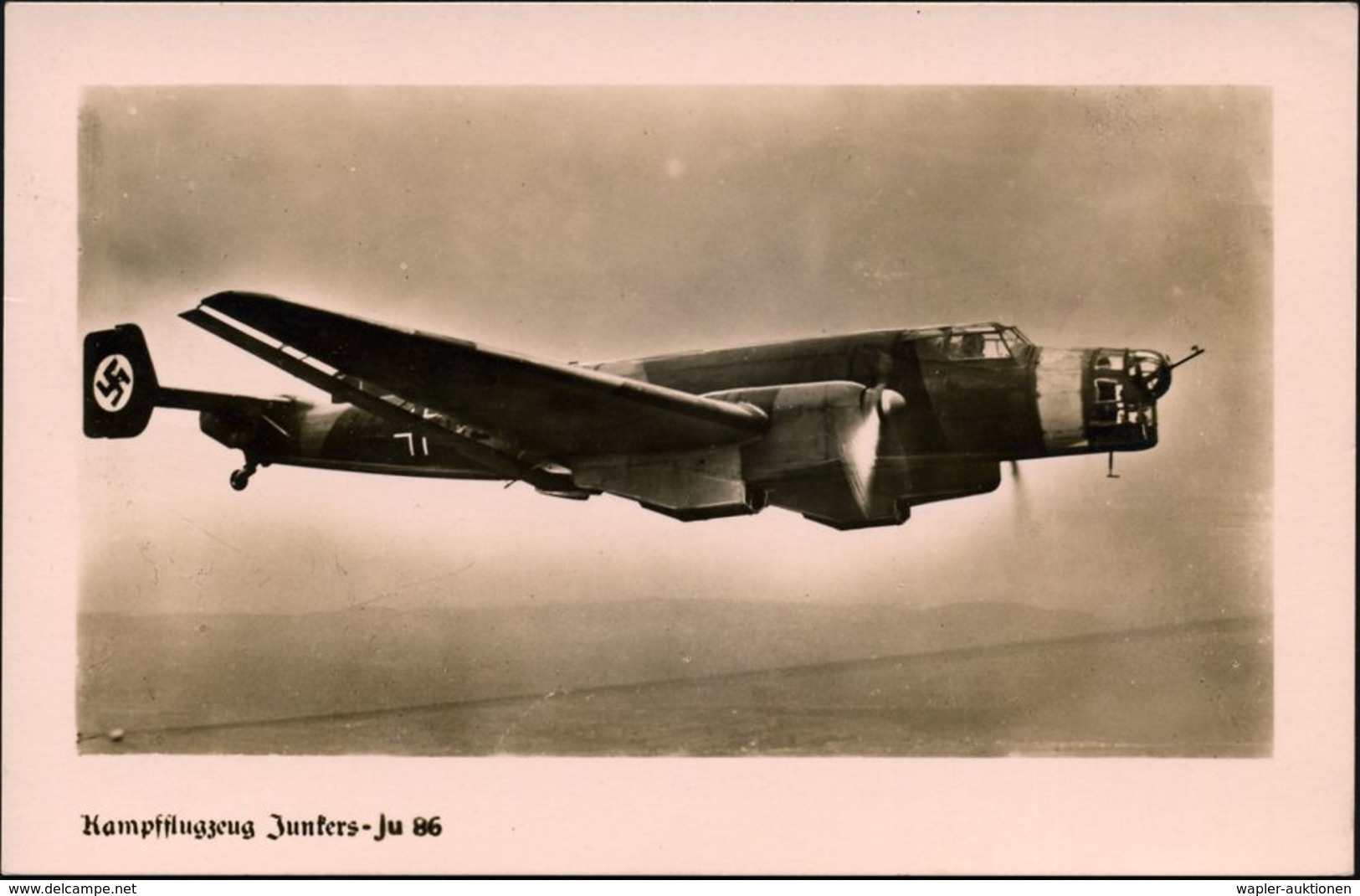 DEUTSCHES REICH 1942 (Dez.) S/w.-Foto-Ak.: Junkers Ju 86 (Freigabe-Vermerk RLM) 2K: OSCHATZ 1, Bedarfs-Kt. (Verlag Fangm - Vliegtuigen