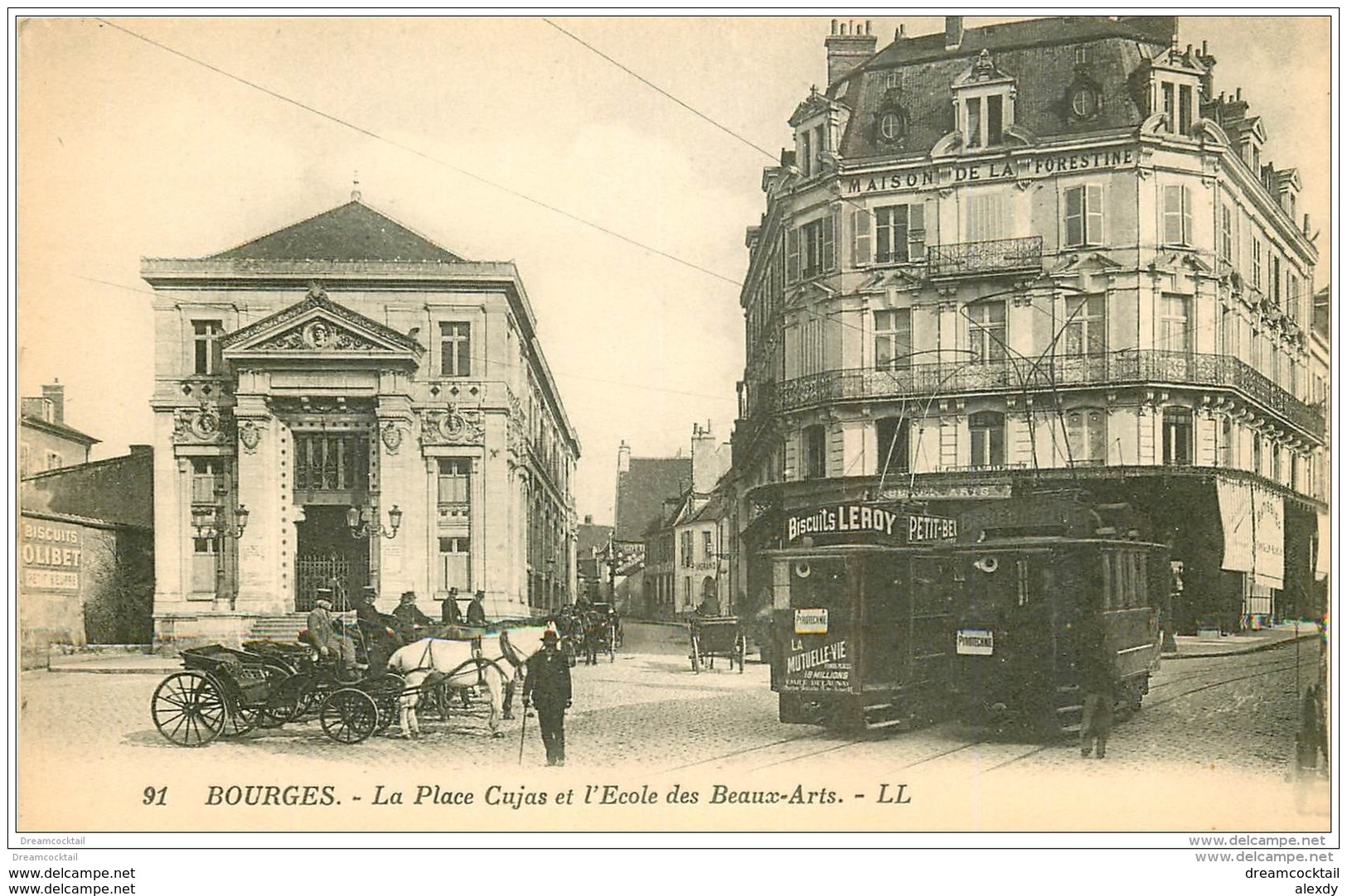 18 BOURGES. Ecole Des Beaux-Arts Place Cujas. Tramways Et Calèches - Bourges