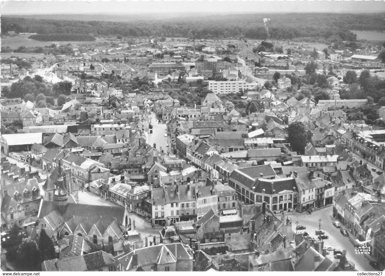 02-VILLERS-COTTERETS- VUE PANORAMIQUE VERS LA GARE VUE DU CIEL - Villers Cotterets