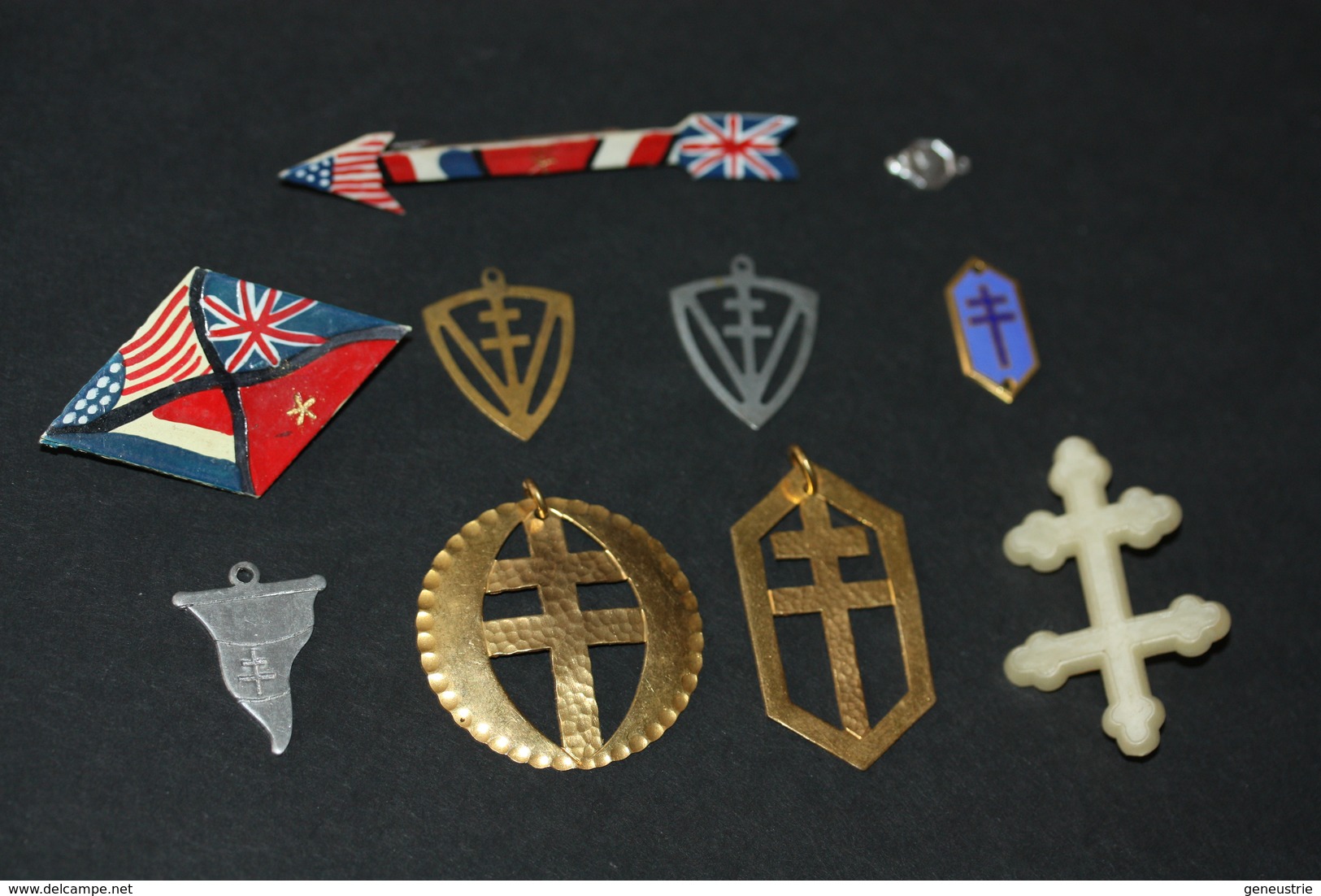 WWI - Joli Lot De 10 Souvenirs De La Libération 1944/1945 "Croix De Lorraine, Charles De Gaulle" Résistance - FFI - WW2 - 1939-45