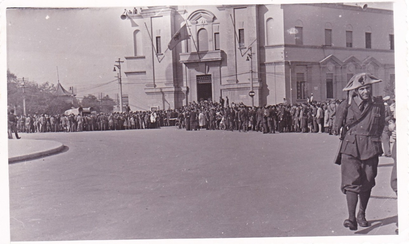 (BM) FOTO  EPOCA  CON  CARABINIERE.   14,4 X 8,5 - Guerra, Militari