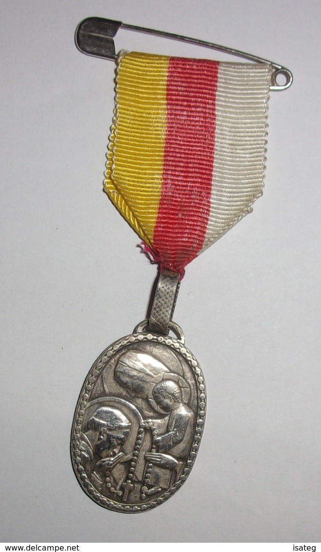 Médaille Ovale "Pelerinage Au Rosaire A Notre Dame De Lourdes" - Religion & Esotericism