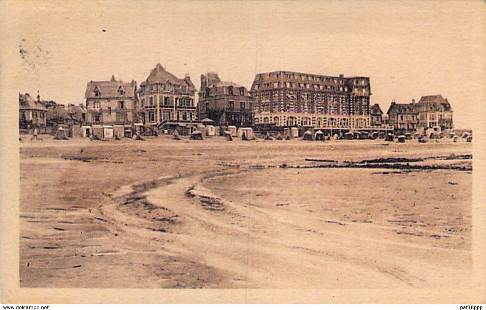 14 - BLONVILLE SUR MER La Plage Le Grand Hotel Et Les Villas - CPSM Sépia Village ( 1.500 Habitants ) PF 1949 - Calvados - Autres & Non Classés