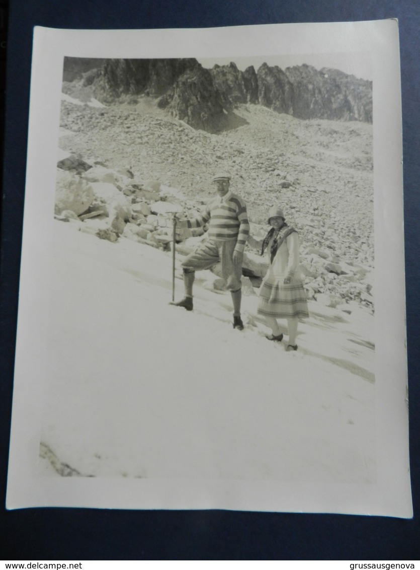 3.1) FOTOGRAFIA ALPI GHIACCIAIO COPPIA IN PIEDI IN GITA SENZA INDICAZIONE GEOGRAFICA O FOTOGRAFO CREDO 1935 CIRCA - Altri & Non Classificati