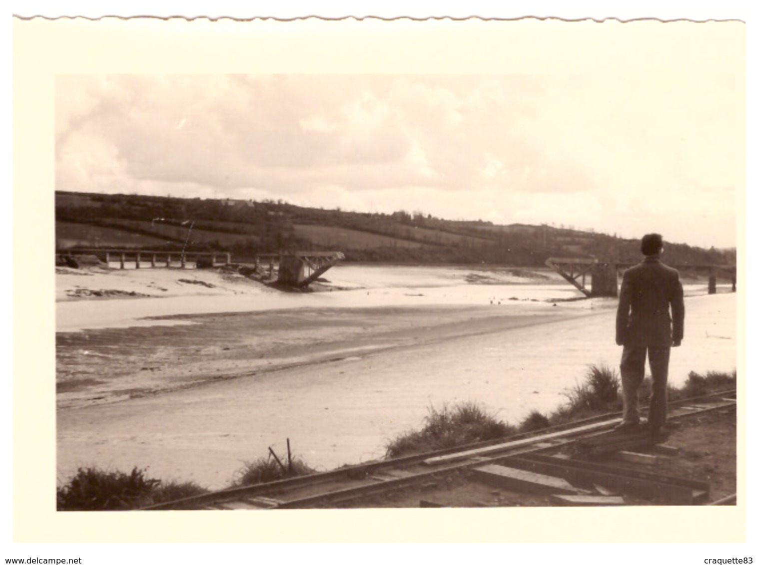 TREGUIER  VUE SUR LE PONT DETRUIT OU EN CONSTRUCTION ??§ - Lieux