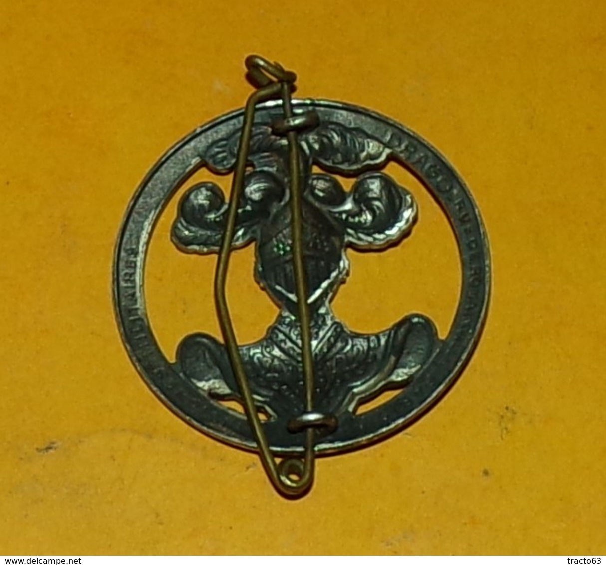 ARME BLINDEE DE CAVALERIE ,INSIGNE DE BERET , FABRICANT DRAGO RUE DE ROMAINVILLE ,HOMOLOGATION SANS,  BON ETAT VOIR PHOT - Armée De Terre