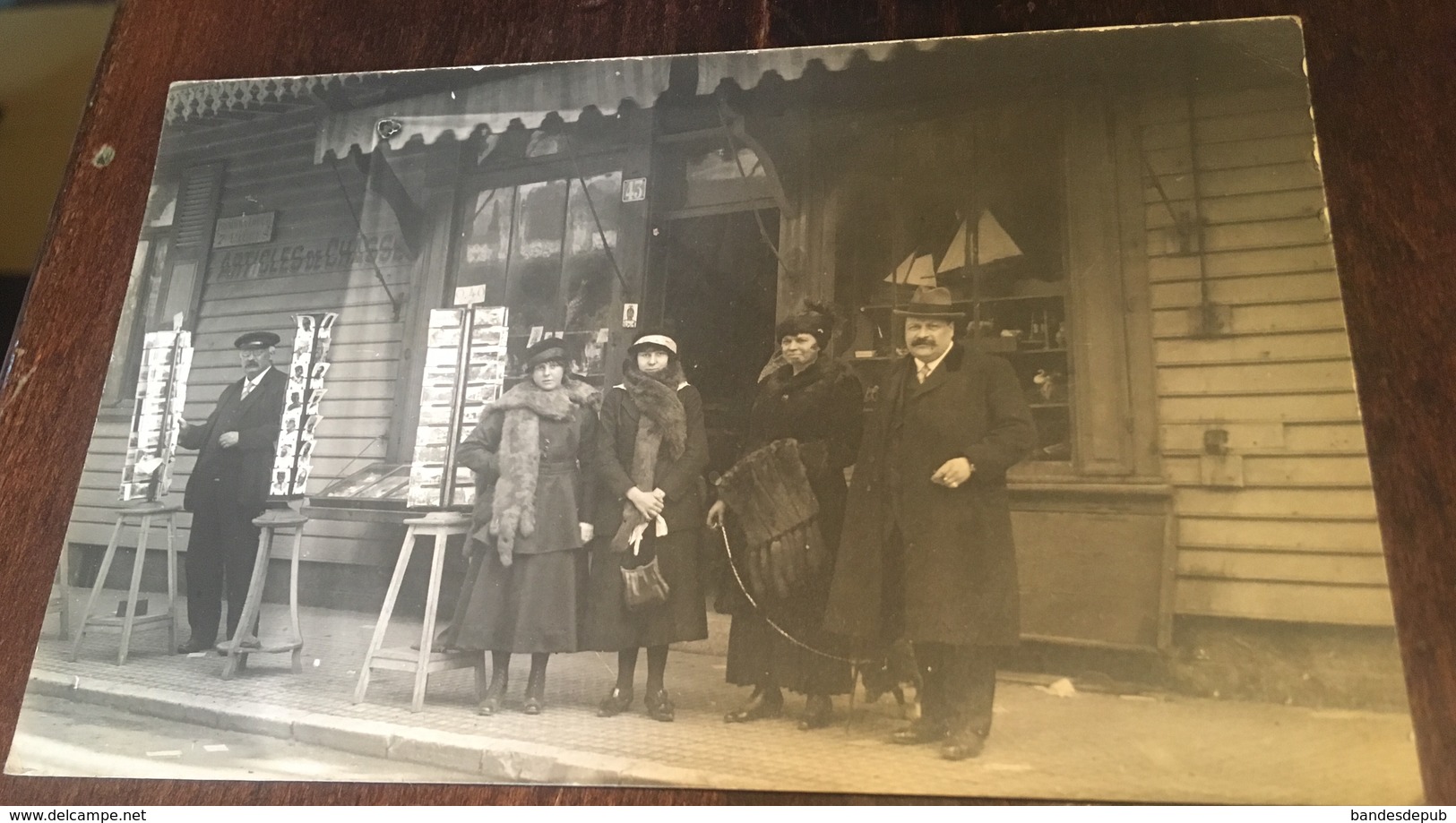 Etaples Sur Mer Rare Carte Photo Magasin Façade LA MENAGERE Animée Vendue Avec Photo Ferblantier Duhamel Cousin - Etaples