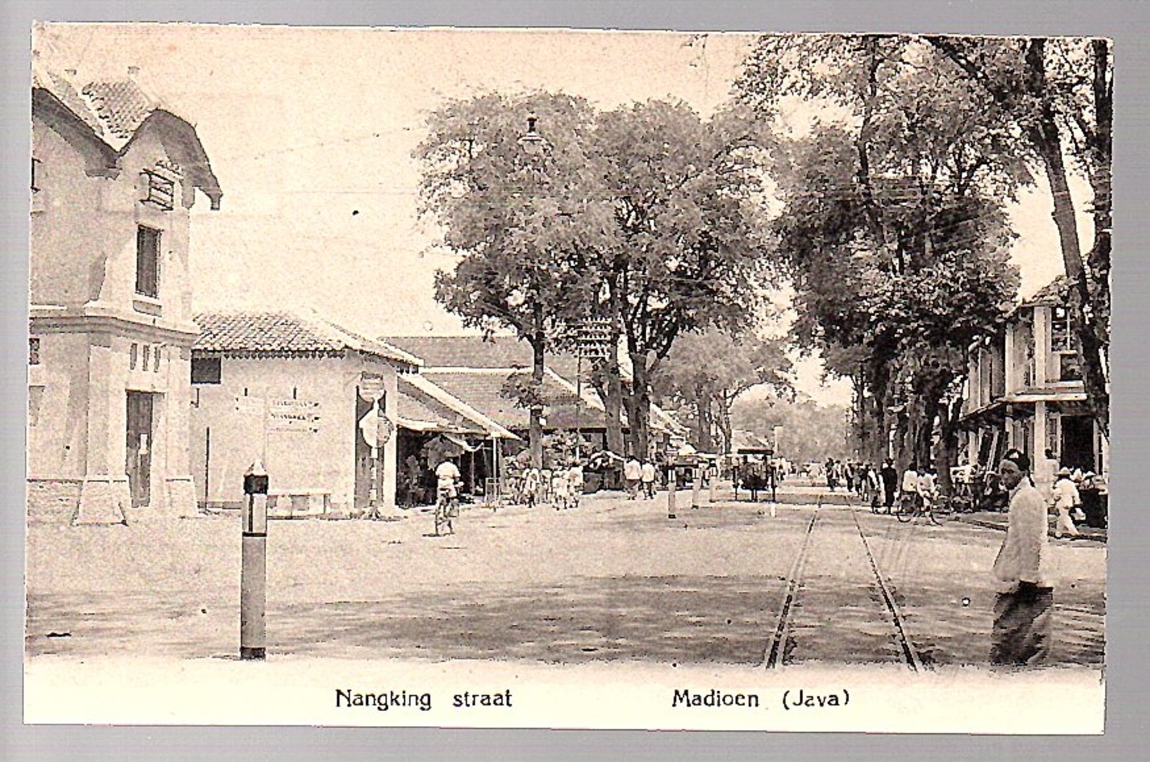 Netherlands Indies ± 1900 Chinese Area In Madioen Nanking Road (named After Chiense Town) (18-15) - Indonesien